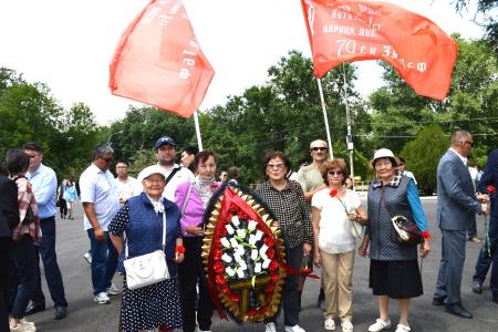 Коммунисты Калмыкии отметили День памяти и скорби