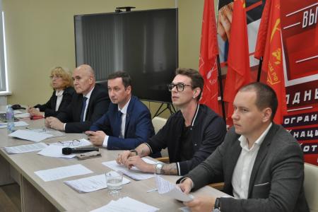 Коммунисты Санкт-Петербурга обсудили отчетный доклад к Съезду