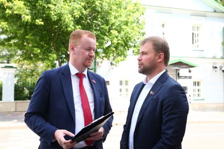 Долой рассадник антисоветизма и русофобии! Акция КПРФ в Москве против "Ельцин-гадюшника"