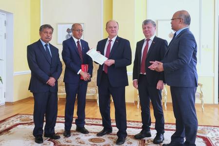 Геннадий Зюганов и представитель Премьер-министра Непала Раджан Бхаттарай обсудили вопросы сотрудничества