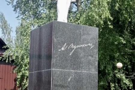 Тульский обком КПРФ провел акцию, посвященную Международному дню русского языка