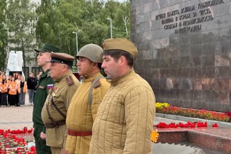Ульяновские коммунисты приняли участие во Всероссийской акции «Свеча памяти» и возложении цветов к Вечному огню