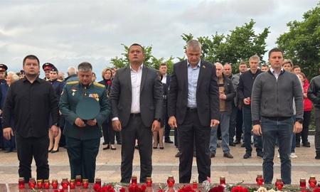 Ульяновские коммунисты приняли участие во Всероссийской акции «Свеча памяти» и возложении цветов к Вечному огню