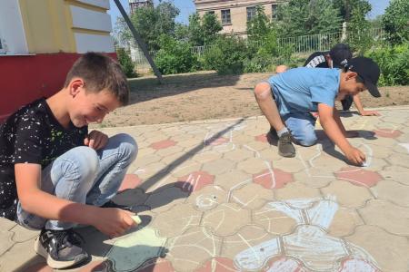 Волгоградская область. Лидер местных коммунистов Тамара Головачева встретилась с активом организации «Дети войны». При поддержке КПРФ проведен конкурс детского рисунка «Мир глазами детей»