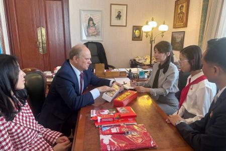 Председатель ЦК КПРФ Г.А. Зюганов встретился с делегацией из Пхеньянского университета иностранных языков