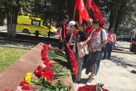 В День памяти и скорби коммунисты Карачаево-Черкесии выразили протест агрессии США