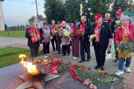 Активистки ВЖС-«Надежда России» провели серию мероприятий в День памяти и скорби