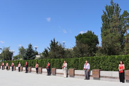 Сталинградские коммунисты приняли участие в мемориальной акции в День памяти и скорби