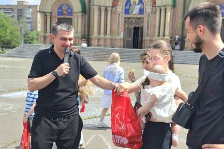 В Луганске прошла акция «Дети рисуют на асфальте»