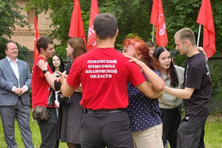 Ивановские коммунисты провели поэтический вечер в честь Дня русского языка