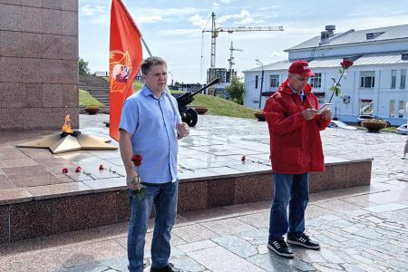 В День памяти и скорби коммунисты и комсомольцы города Иваново почтили память героев
