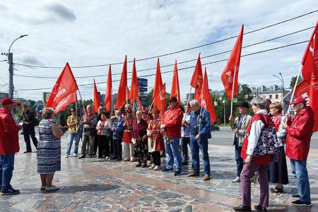 В День памяти и скорби коммунисты и комсомольцы города Иваново почтили память героев