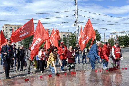 В День памяти и скорби коммунисты и комсомольцы города Иваново почтили память героев