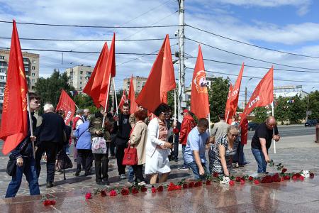 В День памяти и скорби коммунисты и комсомольцы города Иваново почтили память героев