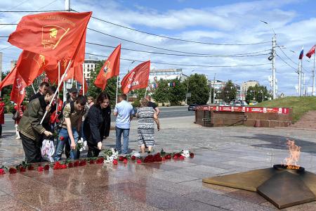 В День памяти и скорби коммунисты и комсомольцы города Иваново почтили память героев