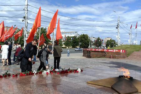 В День памяти и скорби коммунисты и комсомольцы города Иваново почтили память героев