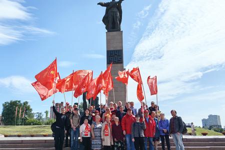 В День памяти и скорби коммунисты и комсомольцы города Иваново почтили память героев