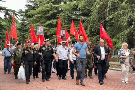 Коммунисты Крыма почтили память погибших во время Великой Отечественной войны