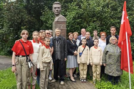 Память, запечатлённая в строчках: ивановцы почтили подвиг поэтов-фронтовиков