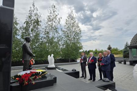 Делегация КПРФ во главе с К.К. Тайсаевым находится с рабочим визитом в ДНР
