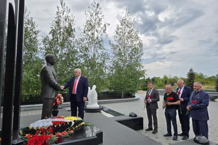 Делегация КПРФ во главе с К.К. Тайсаевым находится с рабочим визитом в ДНР