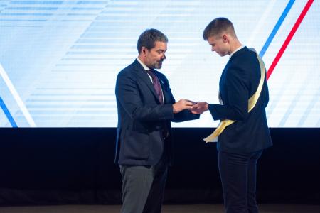 Александр Ющенко поздравил выпускников школ Реутова
