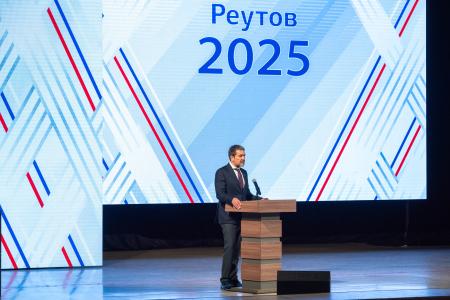 Александр Ющенко поздравил выпускников школ Реутова