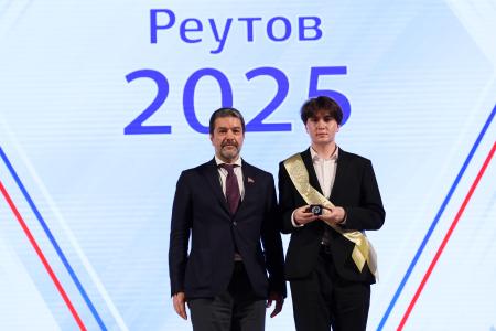 Александр Ющенко поздравил выпускников школ Реутова