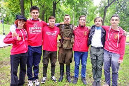 Самарская область. Комсомольцы провели патриотический урок «Знамя Нашей Победы»