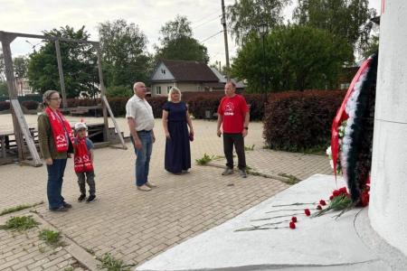 Ярославская область. В Тутаеве коммунисты отремонтировали памятник В.И. Ленину