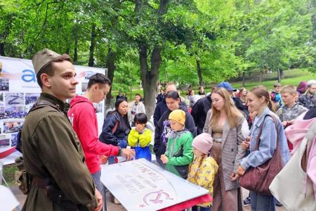 Самарская область. Комсомольцы провели патриотический урок «Знамя Нашей Победы»