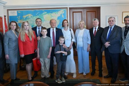 «Дорогами СВО». Г.А. Зюганов выступил на открывшейся в Госдуме фотовыставке, посвященной памяти коммуниста, военкора Ростислава Журавлева и его боевых товарищей. Репортаж КПРФ.ру
