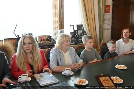 «Дорогами СВО». Г.А. Зюганов выступил на открывшейся в Госдуме фотовыставке, посвященной памяти коммуниста, военкора Ростислава Журавлева и его боевых товарищей. Репортаж КПРФ.ру
