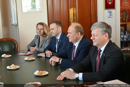 «Дорогами СВО». Г.А. Зюганов выступил на открывшейся в Госдуме фотовыставке, посвященной памяти коммуниста, военкора Ростислава Журавлева и его боевых товарищей. Репортаж КПРФ.ру