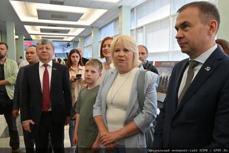 «Дорогами СВО». Г.А. Зюганов выступил на открывшейся в Госдуме фотовыставке, посвященной памяти коммуниста, военкора Ростислава Журавлева и его боевых товарищей. Репортаж КПРФ.ру