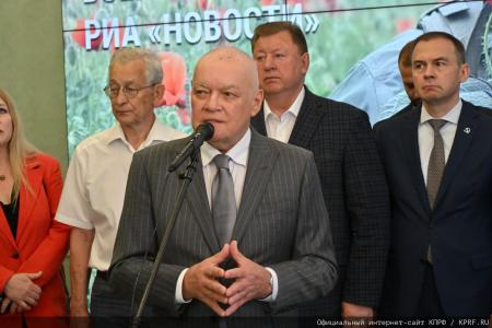 «Дорогами СВО». Г.А. Зюганов выступил на открывшейся в Госдуме фотовыставке, посвященной памяти коммуниста, военкора Ростислава Журавлева и его боевых товарищей. Репортаж КПРФ.ру