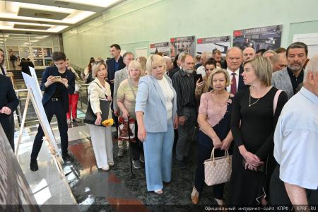 «Дорогами СВО». Г.А. Зюганов выступил на открывшейся в Госдуме фотовыставке, посвященной памяти коммуниста, военкора Ростислава Журавлева и его боевых товарищей. Репортаж КПРФ.ру