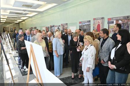 «Дорогами СВО». Г.А. Зюганов выступил на открывшейся в Госдуме фотовыставке, посвященной памяти коммуниста, военкора Ростислава Журавлева и его боевых товарищей. Репортаж КПРФ.ру