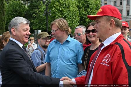 Г.А. Зюганов: «С Днем рождения Александра Пушкина! С Днем русского языка!»