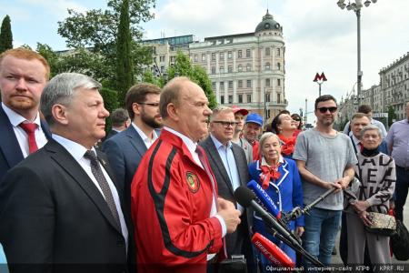 Г.А. Зюганов: «С Днем рождения Александра Пушкина! С Днем русского языка!»
