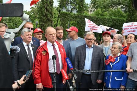 Г.А. Зюганов: «С Днем рождения Александра Пушкина! С Днем русского языка!»