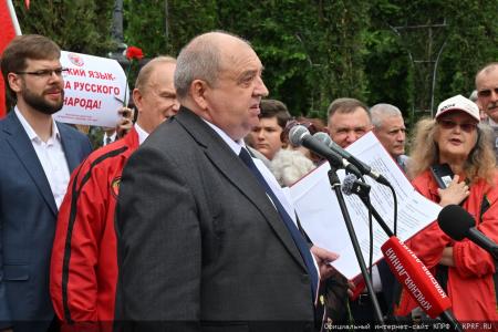 Г.А. Зюганов: «С Днем рождения Александра Пушкина! С Днем русского языка!»