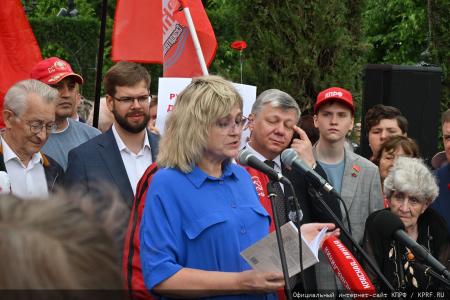 Г.А. Зюганов: «С Днем рождения Александра Пушкина! С Днем русского языка!»