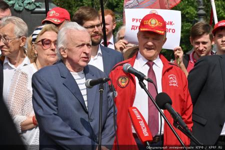 Г.А. Зюганов: «С Днем рождения Александра Пушкина! С Днем русского языка!»