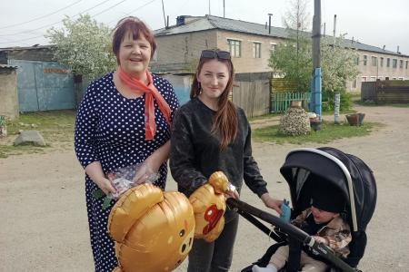 Забайкальский край. Нерчинские активистки Всероссийского женского союза «Надежда России» поздравили ребят с Днём защиты детей