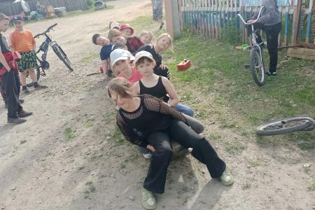 Забайкальский край. Нерчинские активистки Всероссийского женского союза «Надежда России» поздравили ребят с Днём защиты детей