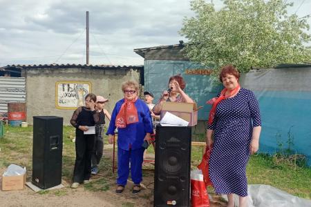 Забайкальский край. Нерчинские активистки Всероссийского женского союза «Надежда России» поздравили ребят с Днём защиты детей