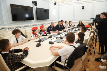 Москва. КПРФ провела урок мужества для школьников в Совете Федерации