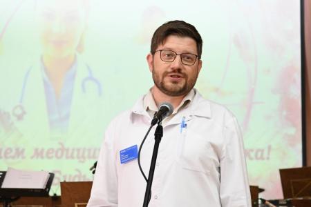 Ульяновск. Айрат Гибатдинов поздравил медиков с наступающим Днем Медицинского работника