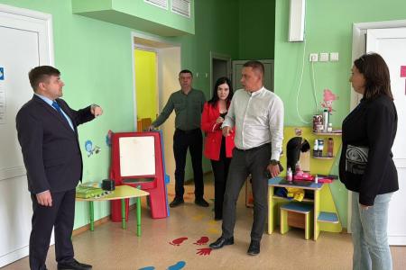 Член ЦК КПРФ, сенатор Российской Федерации Айрат Гибатдинов проверил ход ремонта школ в Ульяновске